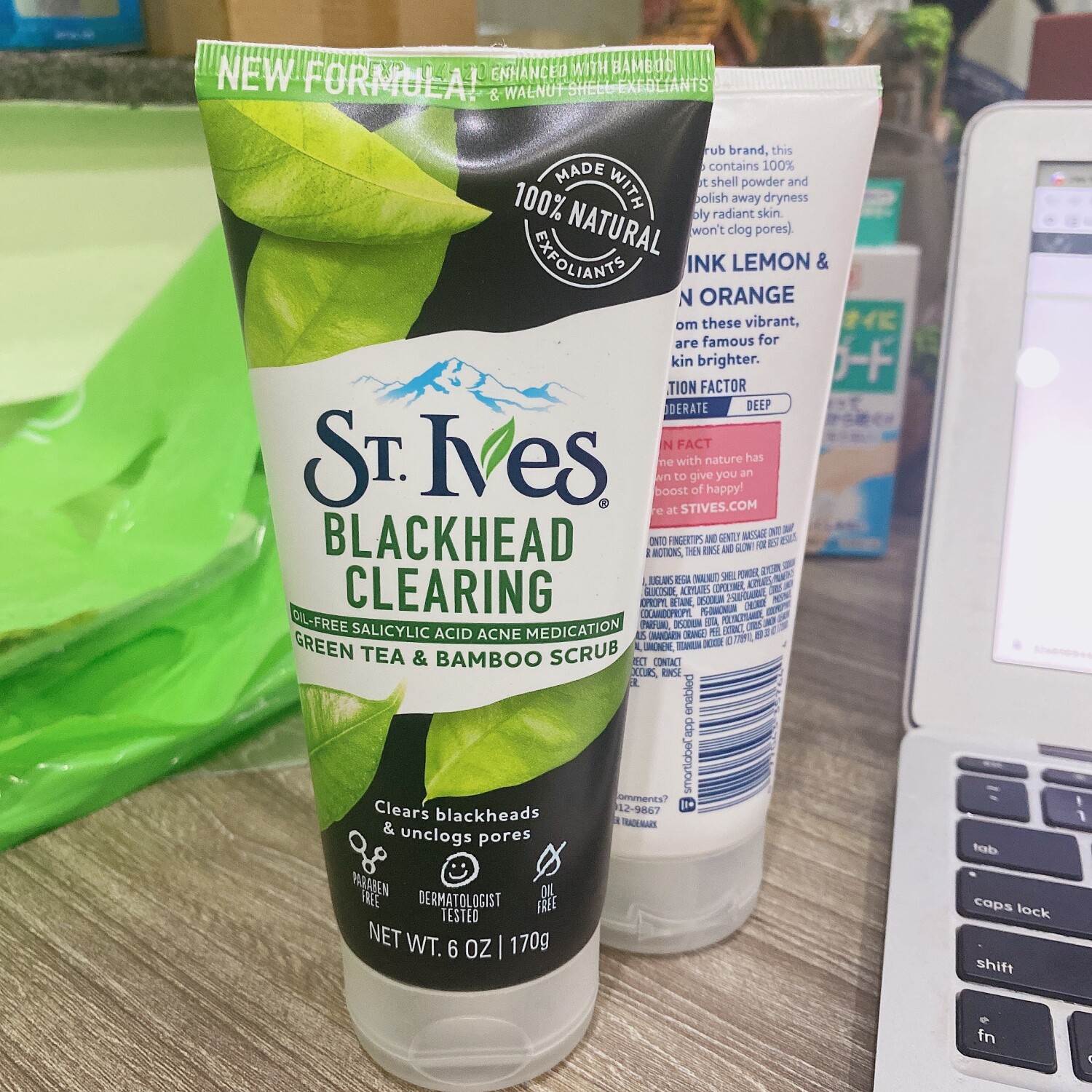 Sữa Rửa Mặt St.Ives Tẩy Tế Bào Chết Trà Xanh Ngừa Mụn 170g Blackhead Clearing Scrub Green Tea